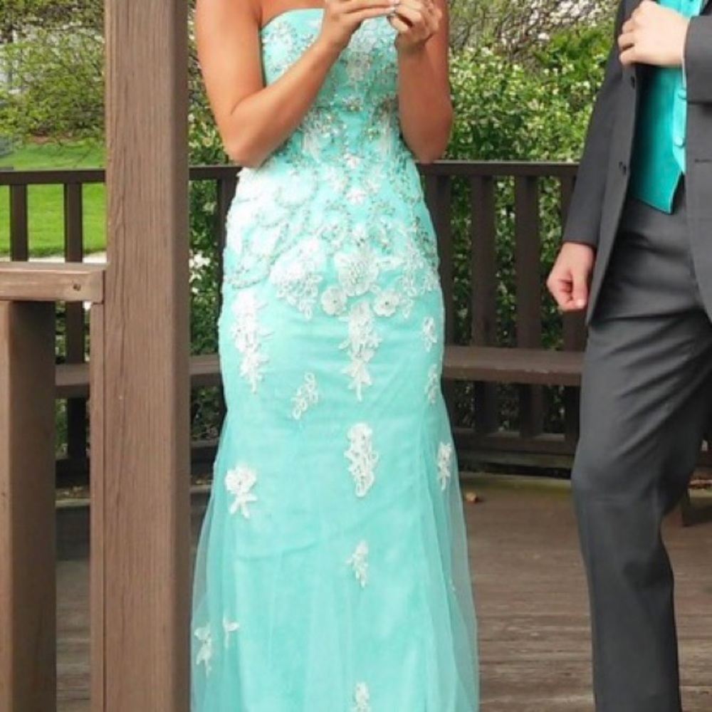 Prom dress - Picture 5 of 6